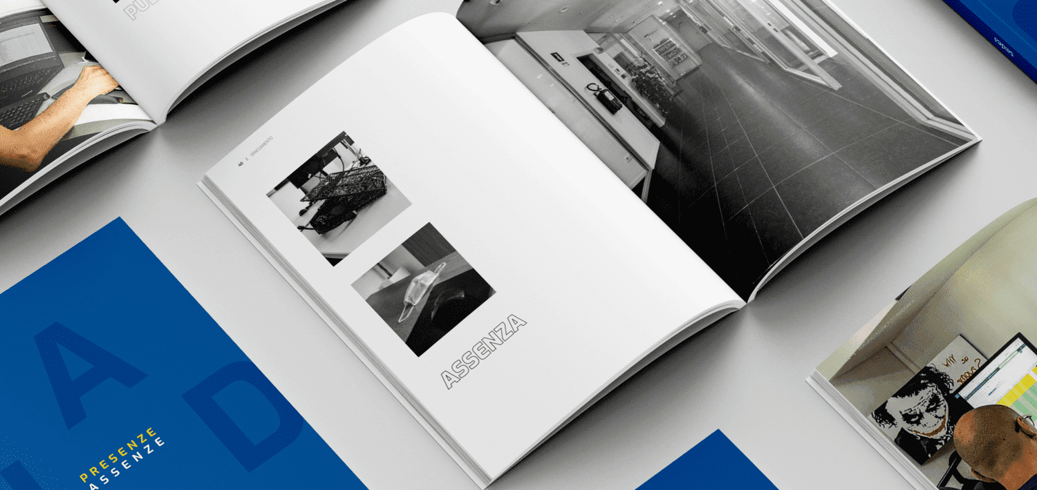 Copie del nuovo libro Saidea aperte che mostrano varie pagine con immagini dell'azienda vuota e persone