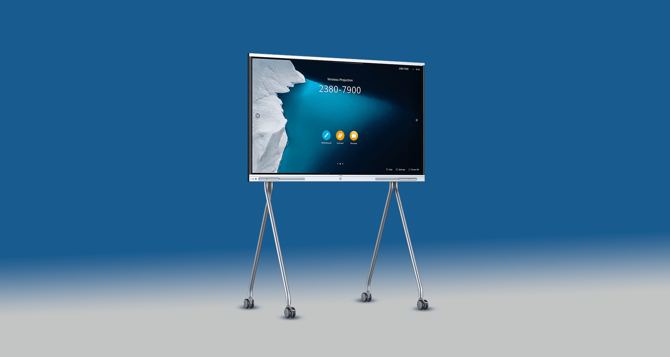 Lavagna digitale "IdeaHub Board" di Huawei accesa su sfondo blu color Saidea. Si poggia su due stand da altrettante gambe ciascuno con rotelle. Proiettato c'è la scritta "Wirless projection 2380-7900" su uno sfondo con un mare ghiacciato e un iceberg.